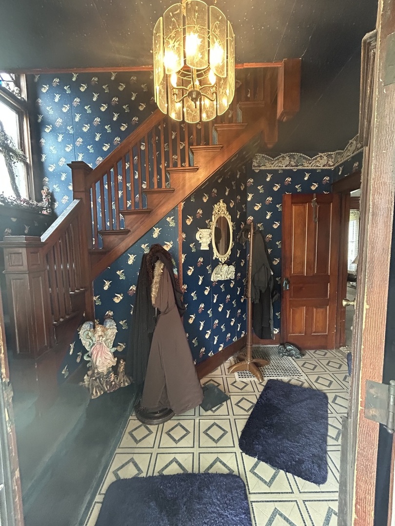 108 S Gray Street Property Photo 13