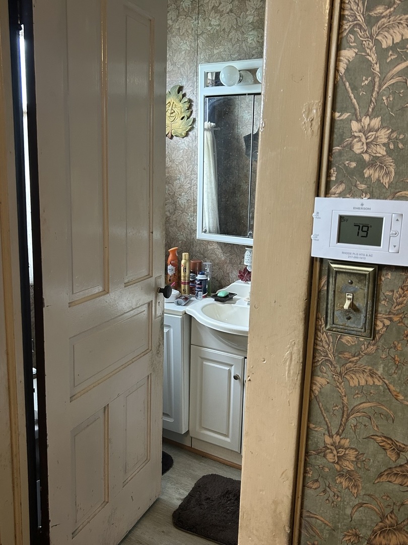 108 S Gray Street Property Photo 32