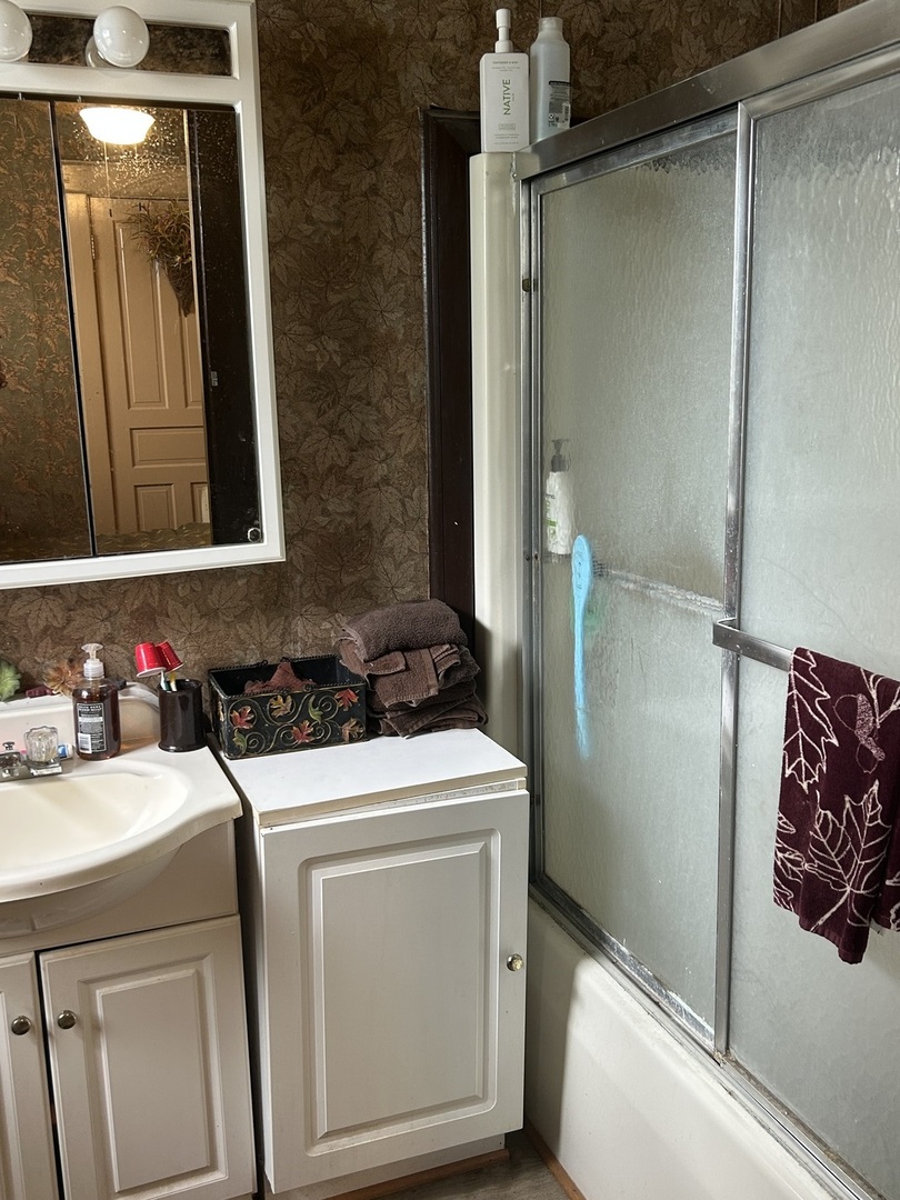 108 S Gray Street Property Photo 33