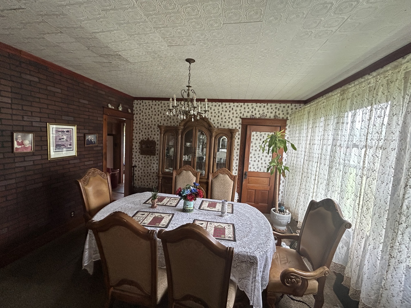 108 S Gray Street Property Photo 40