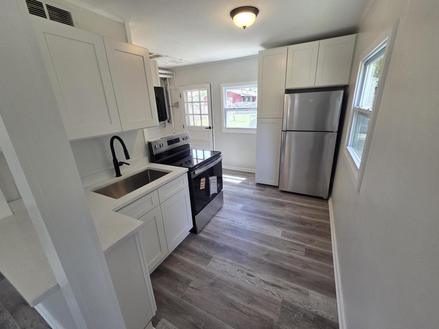 524 Amsterdam Street Property Photo 8