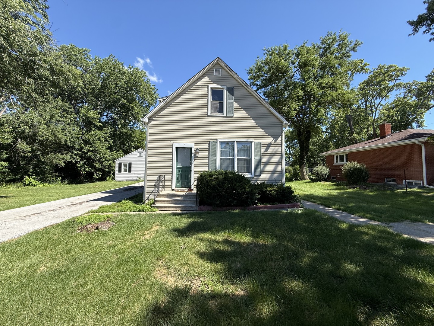 19 W 36th Place Property Photo 2