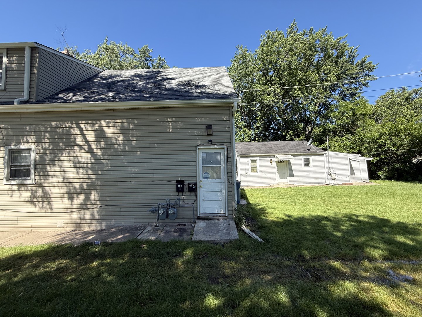 19 W 36th Place Property Photo 4