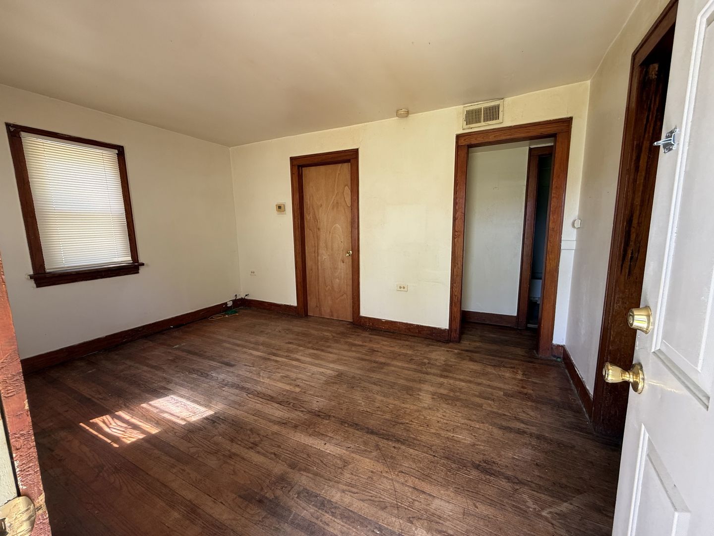 19 W 36th Place Property Photo 28