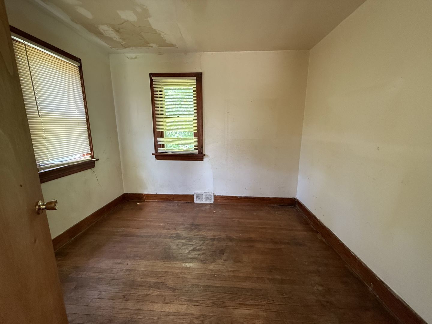 19 W 36th Place Property Photo 29