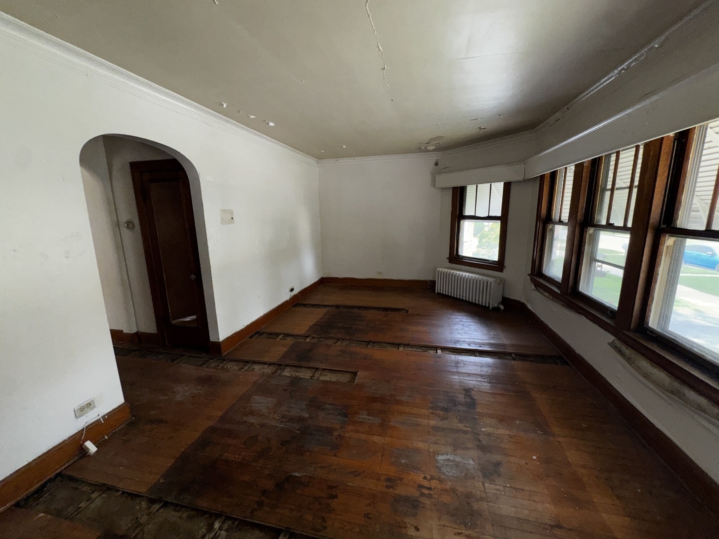 1914 S 19th Avenue Property Photo 3