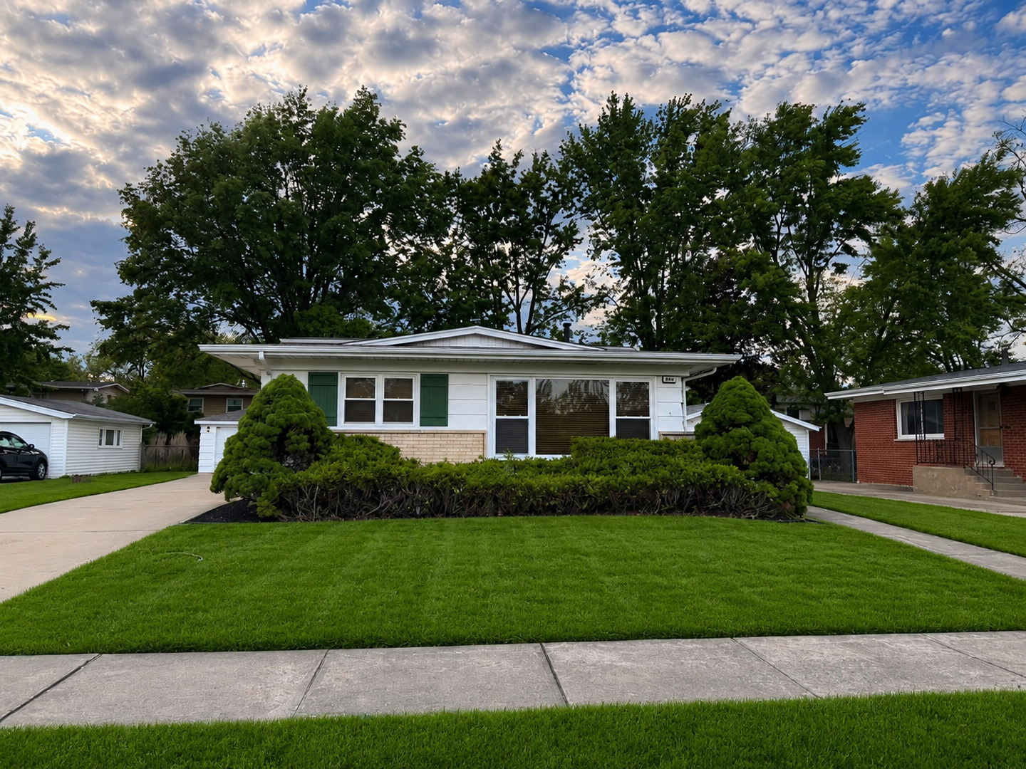 244 N Park Drive Property Photo 1