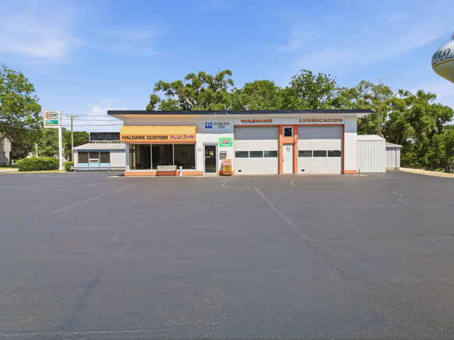 602 S Division Avenue Property Photo 1