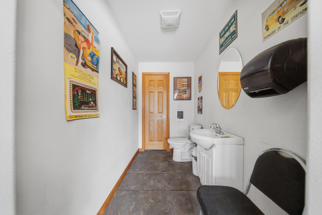 602 S Division Avenue Property Photo 8