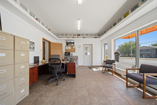 602 S Division Avenue Property Photo 9