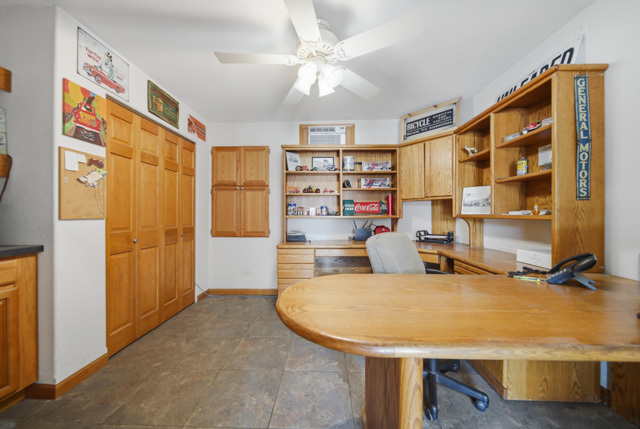 602 S Division Avenue Property Photo 10