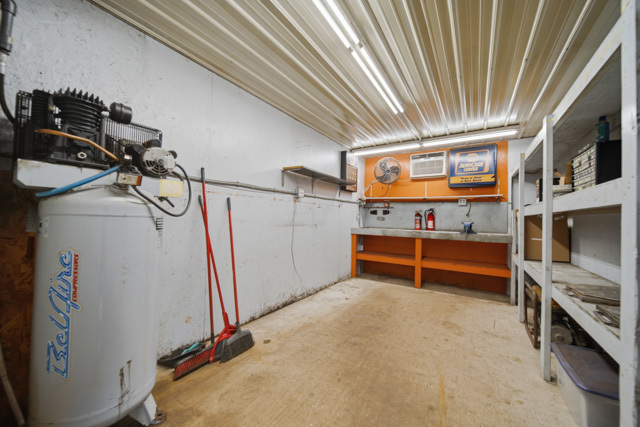 602 S Division Avenue Property Photo 17