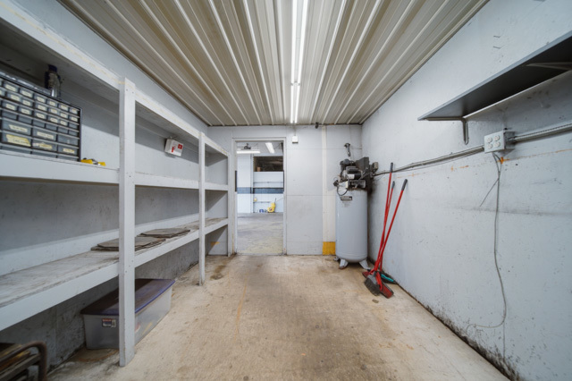 602 S Division Avenue Property Photo 20