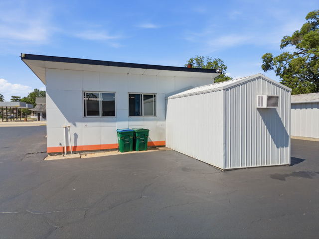 602 S Division Avenue Property Photo 25