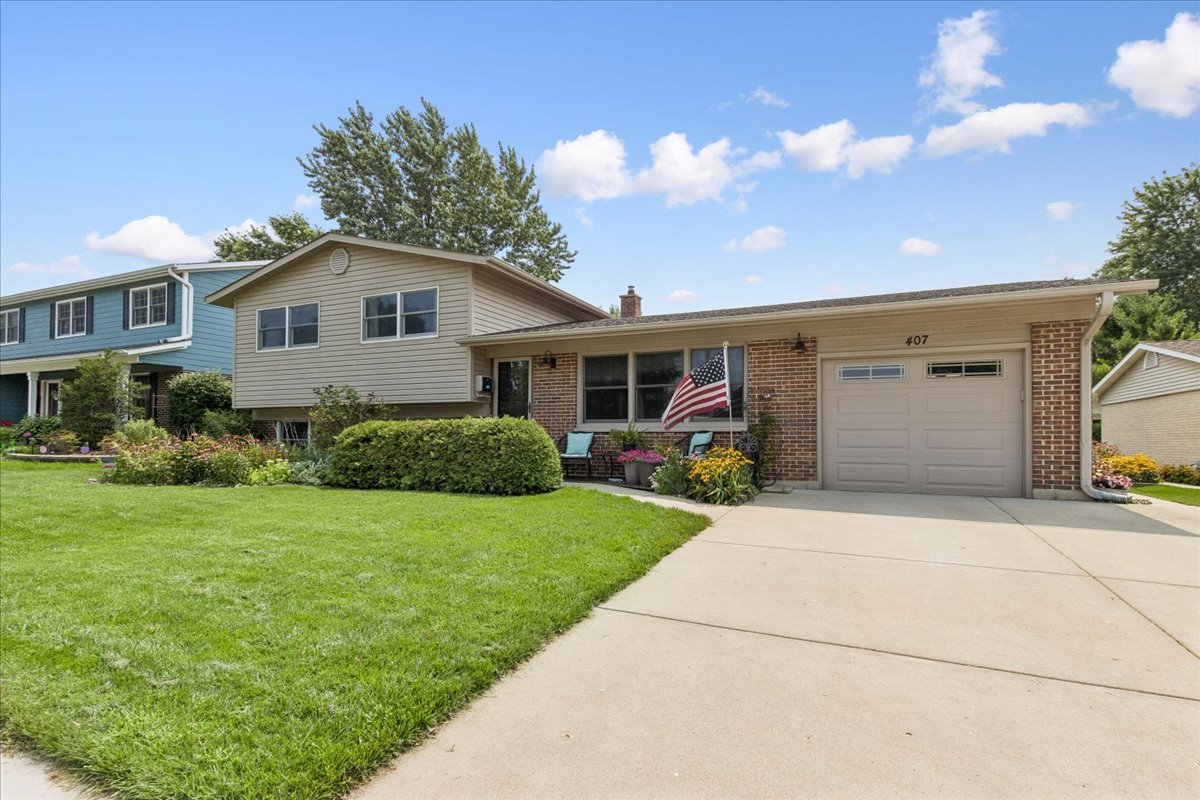 407 W Tanglewood Drive Property Photo 1
