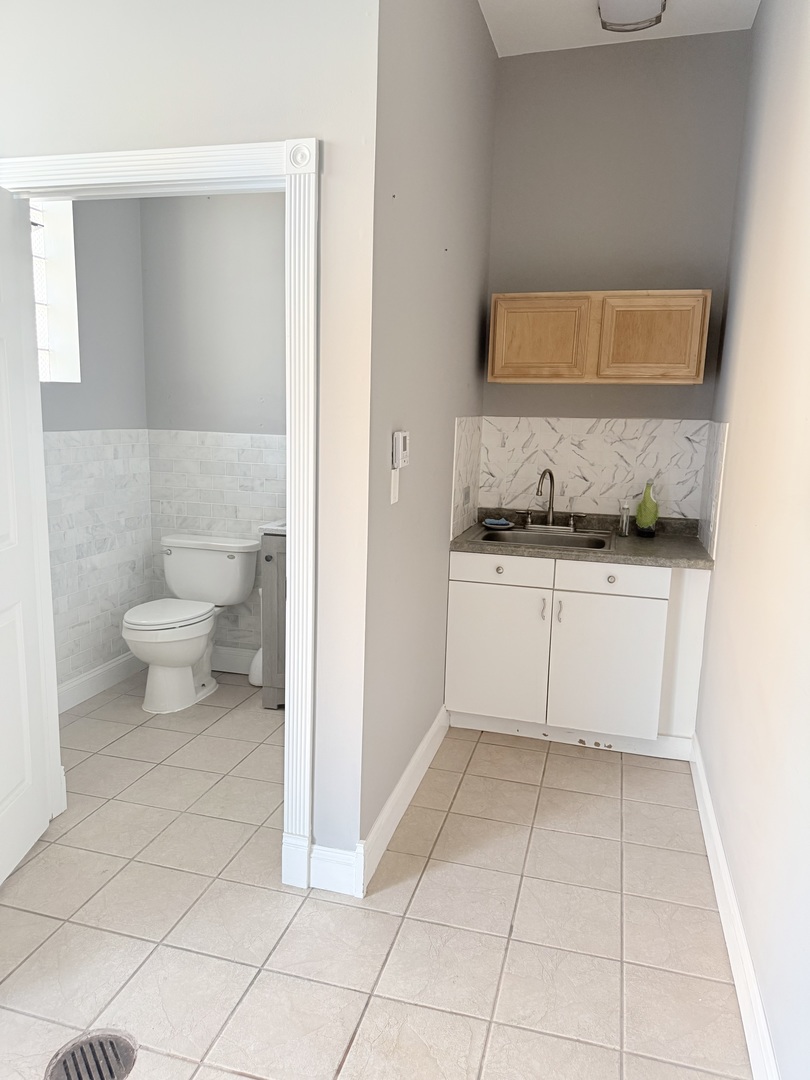 4937 W Foster Avenue Property Photo 6