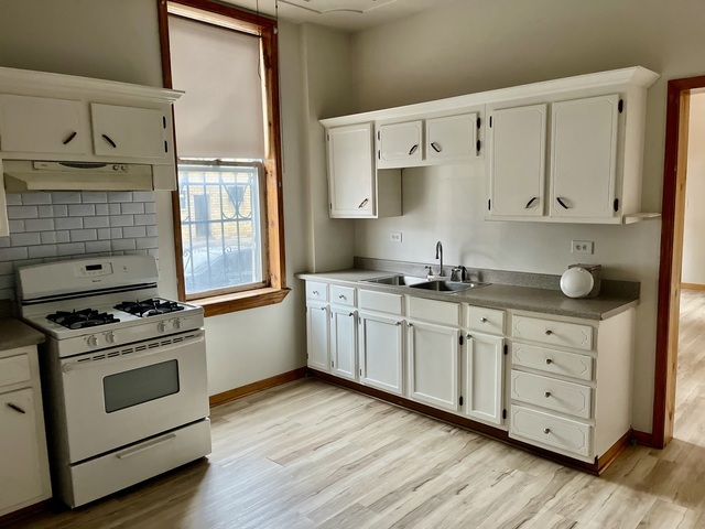 2259 S Western Avenue Property Photo 6