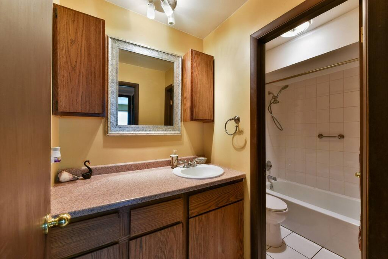 5113 N East River Road 1k Property Photo 7