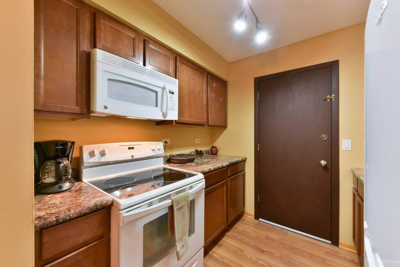 5113 N East River Road 1k Property Photo 11