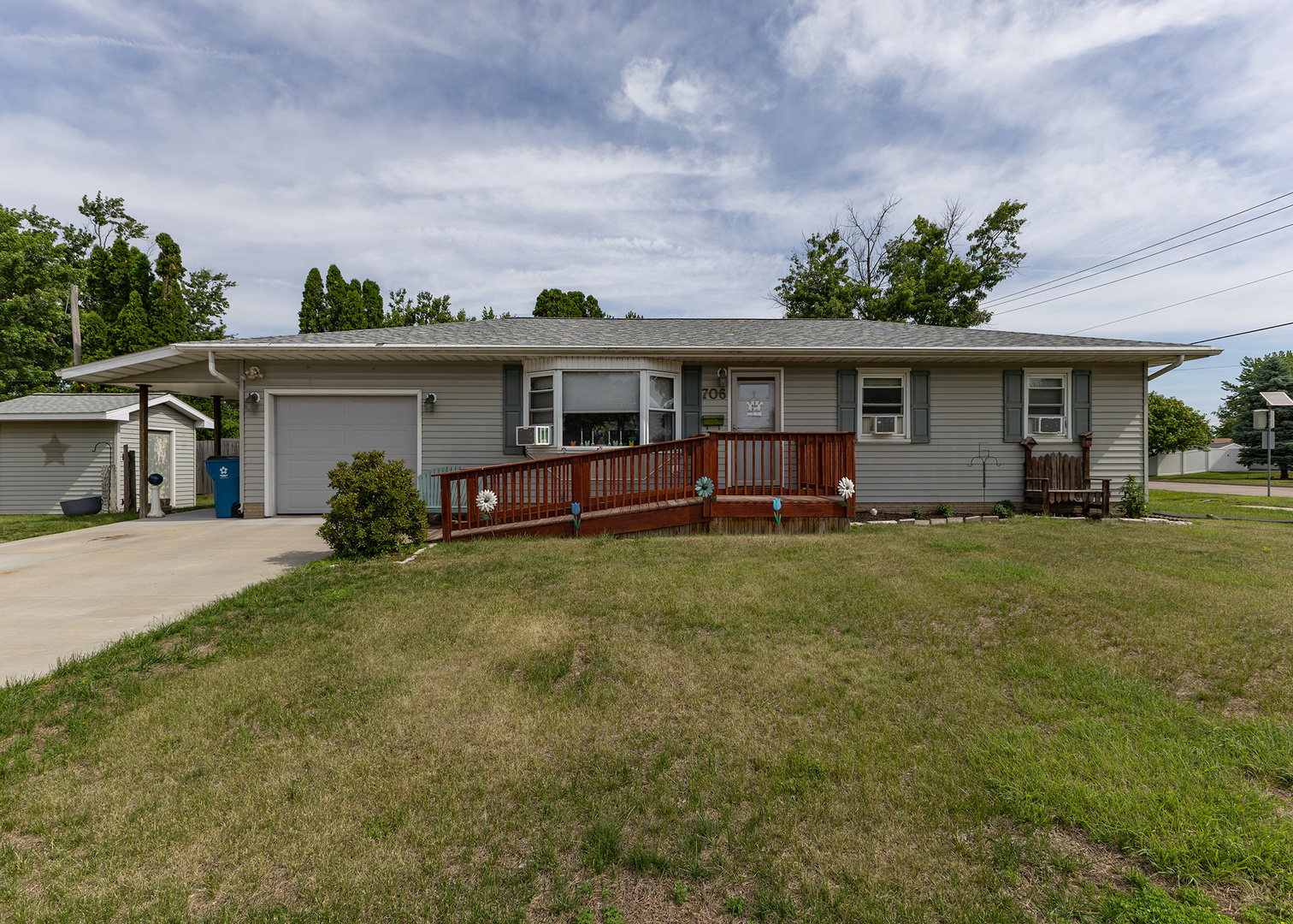 706 14th Place Property Photo 1