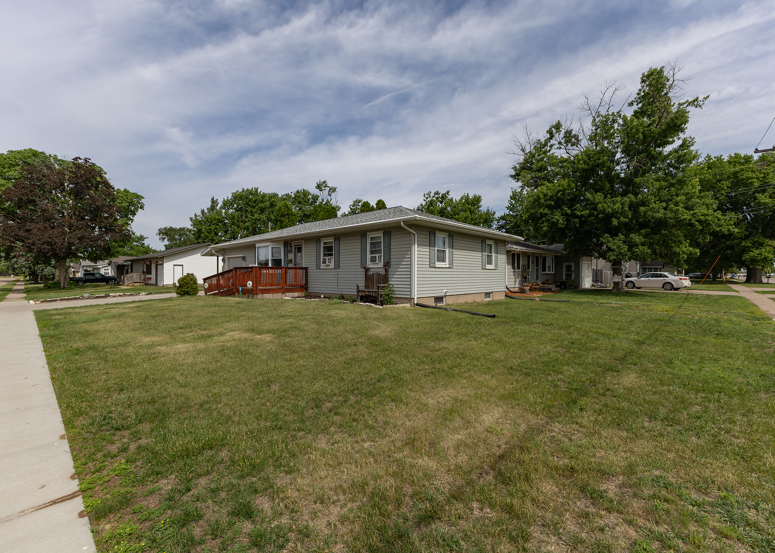 706 14th Place Property Photo 3