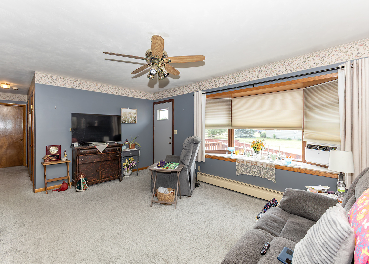 706 14th Place Property Photo 5