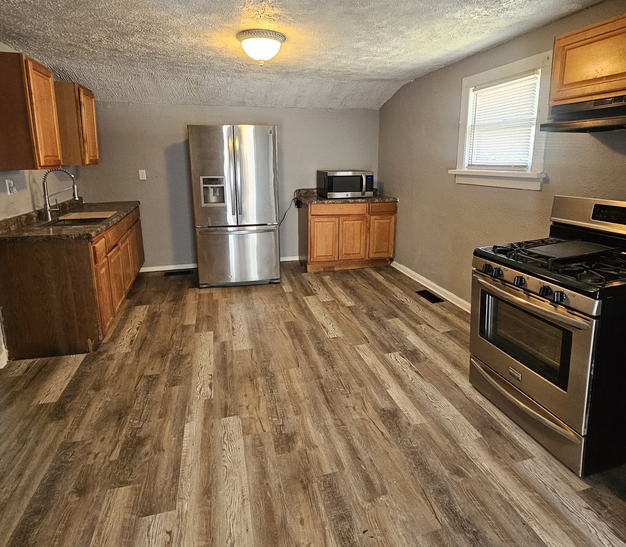 218 Oakwood Avenue Property Photo 8