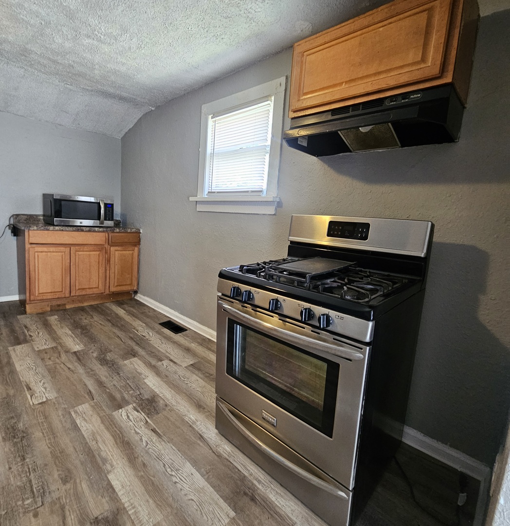 218 Oakwood Avenue Property Photo 9