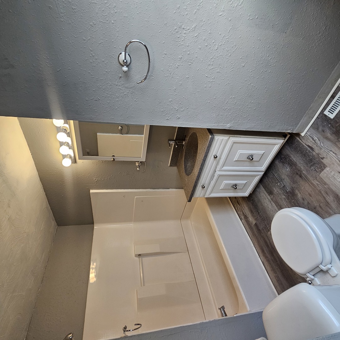 218 Oakwood Avenue Property Photo 17
