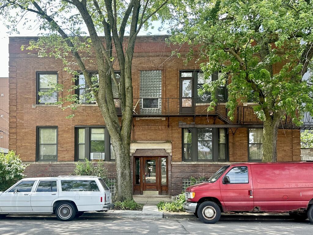 2821 W Shakespeare Avenue 2f Property Photo 2