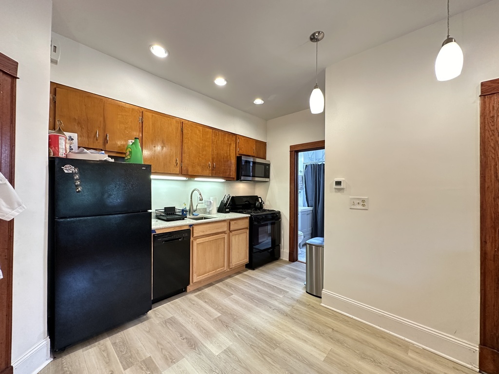 2821 W Shakespeare Avenue 2f Property Photo 3