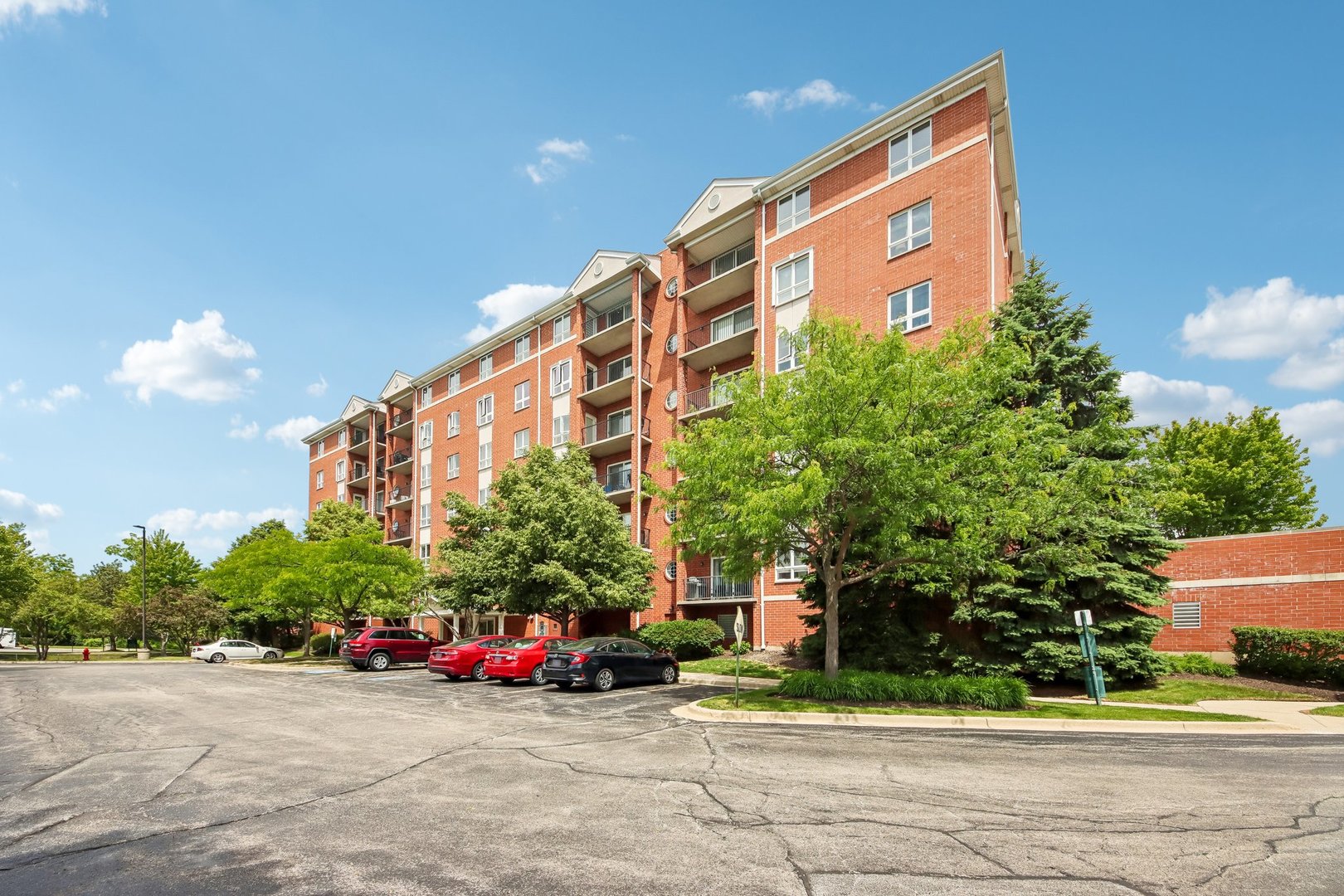 190 N Milwaukee Avenue 401 Property Photo 1