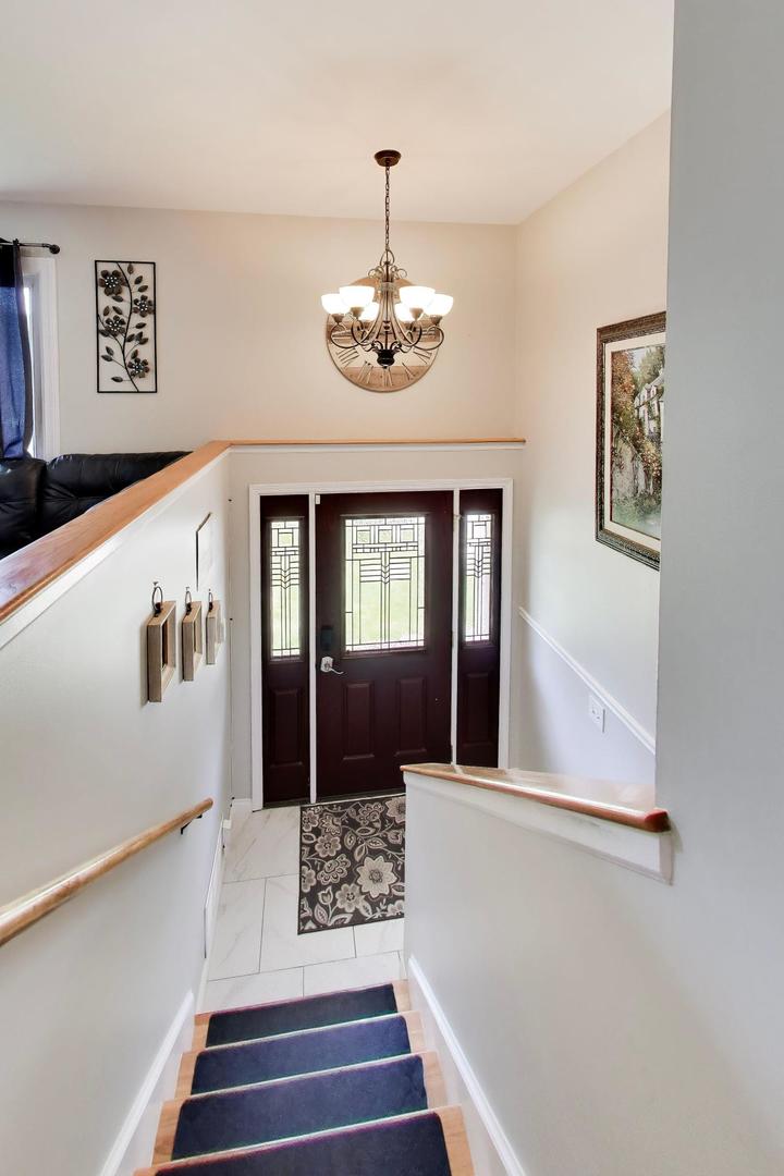 21w154 Everest Road Property Photo 2