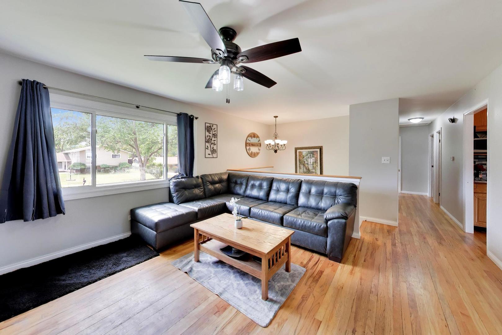 21w154 Everest Road Property Photo 4
