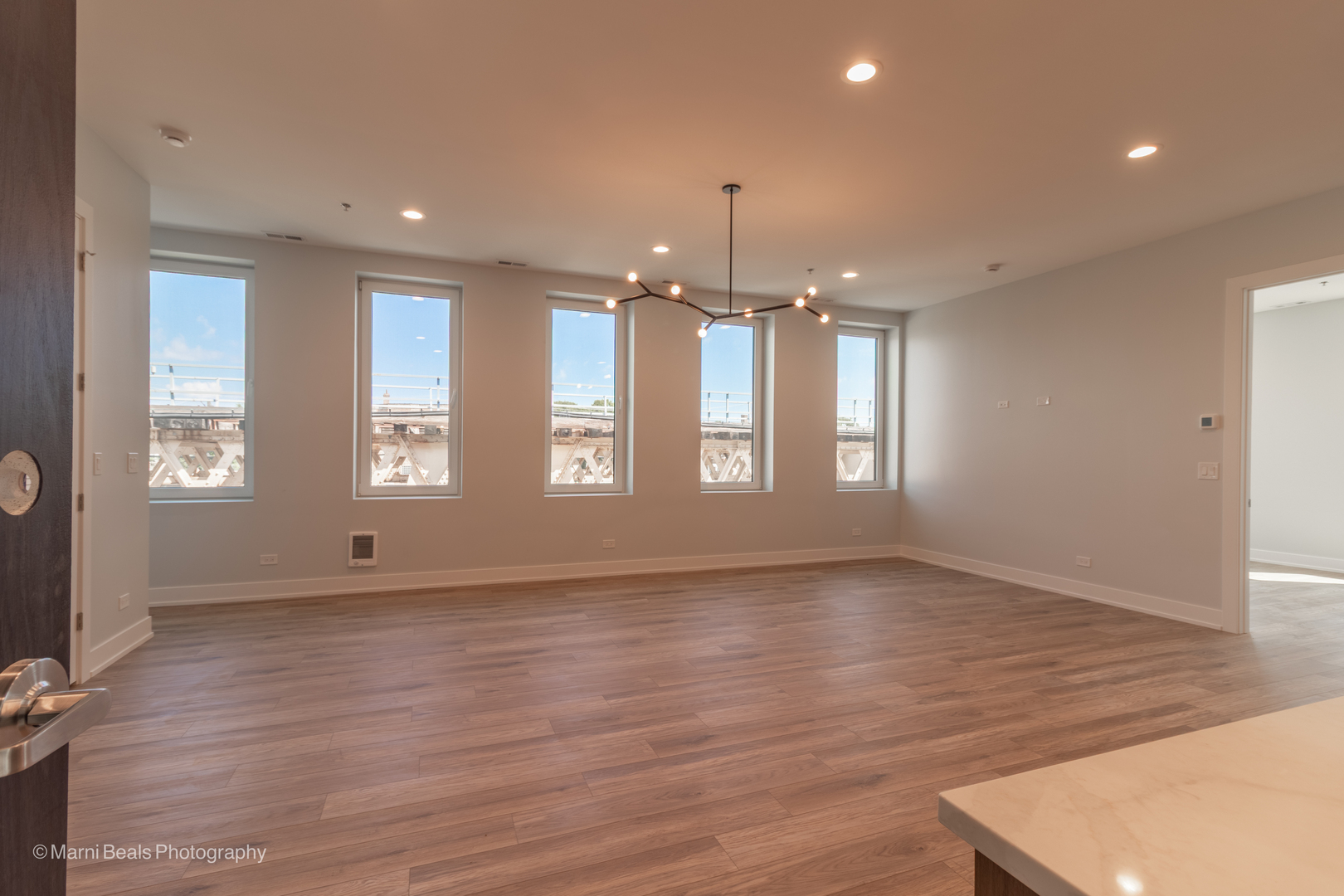 6302 S Champlain Avenue 2n Property Photo 8