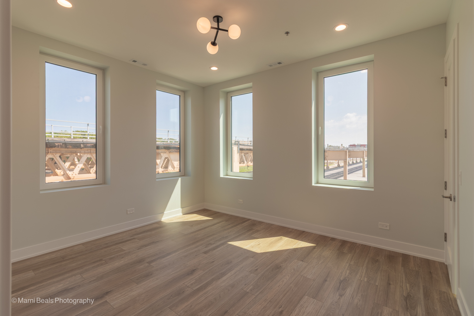6302 S Champlain Avenue 2n Property Photo 10