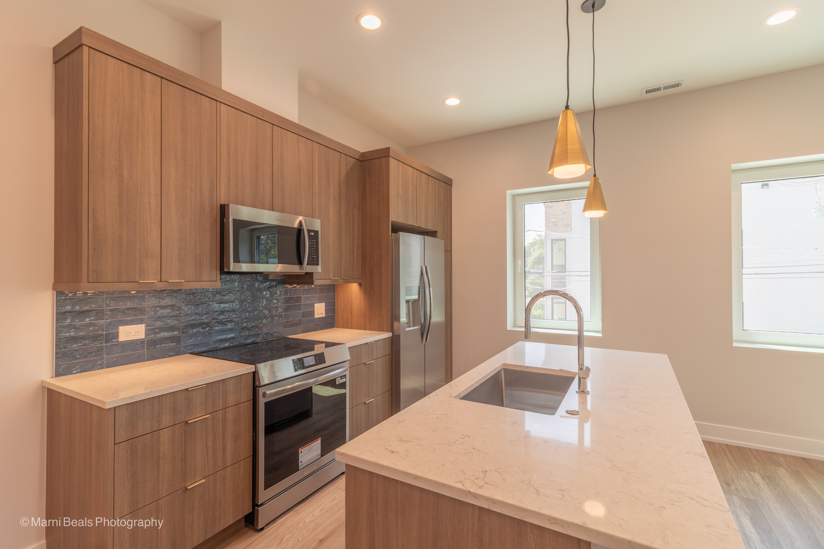 6302 S Champlain Avenue 2w Property Photo 3