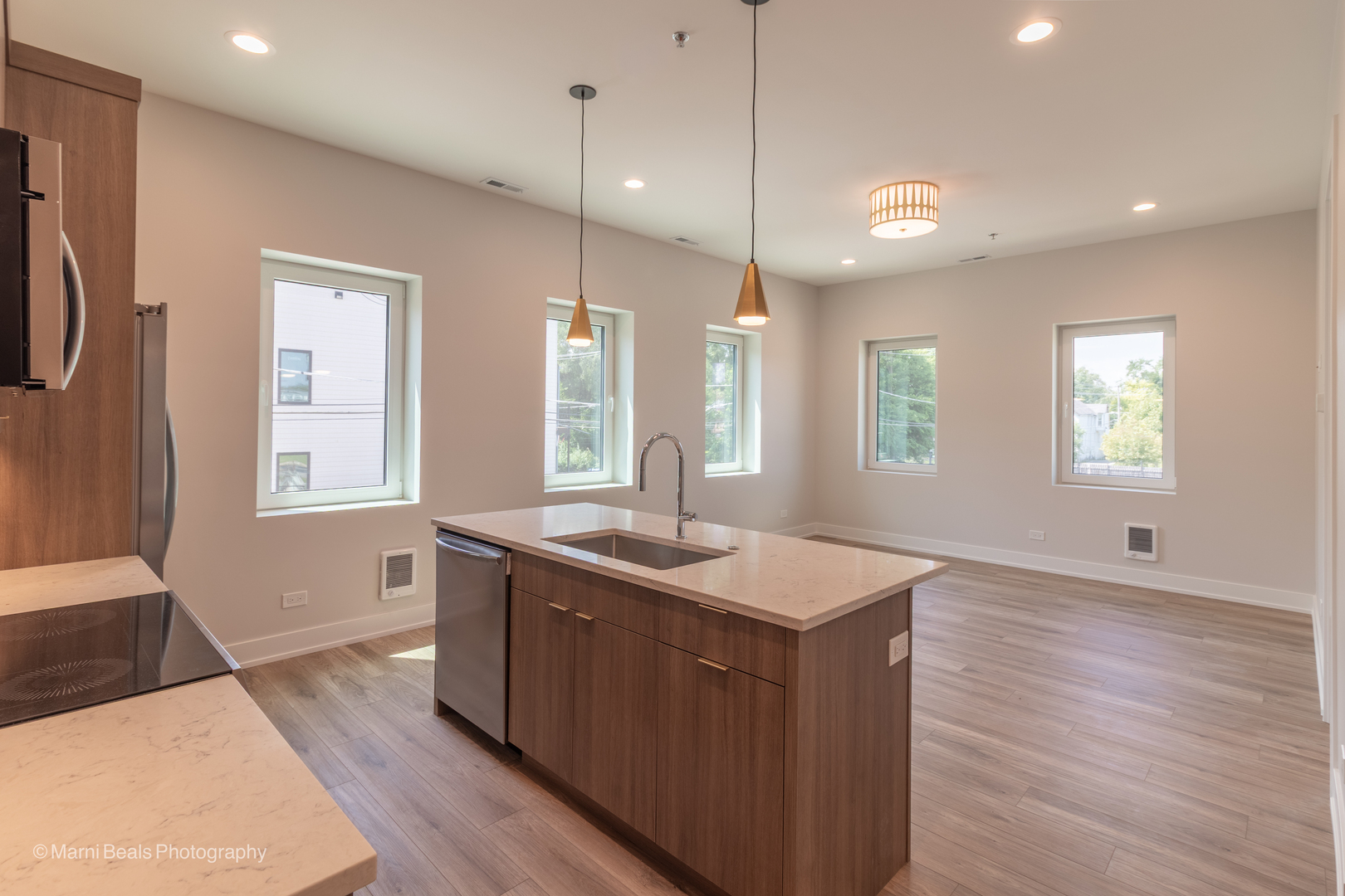 6302 S Champlain Avenue 2w Property Photo 4