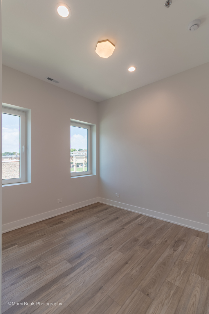 6302 S Champlain Avenue 2w Property Photo 7
