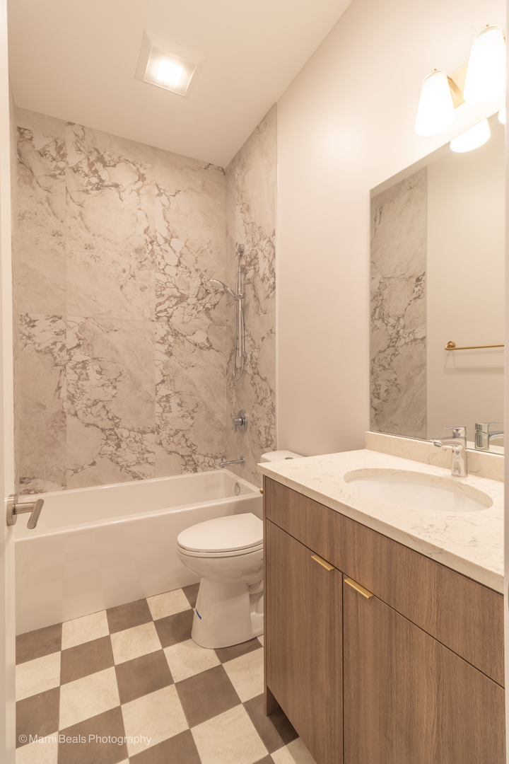 6302 S Champlain Avenue 2w Property Photo 10