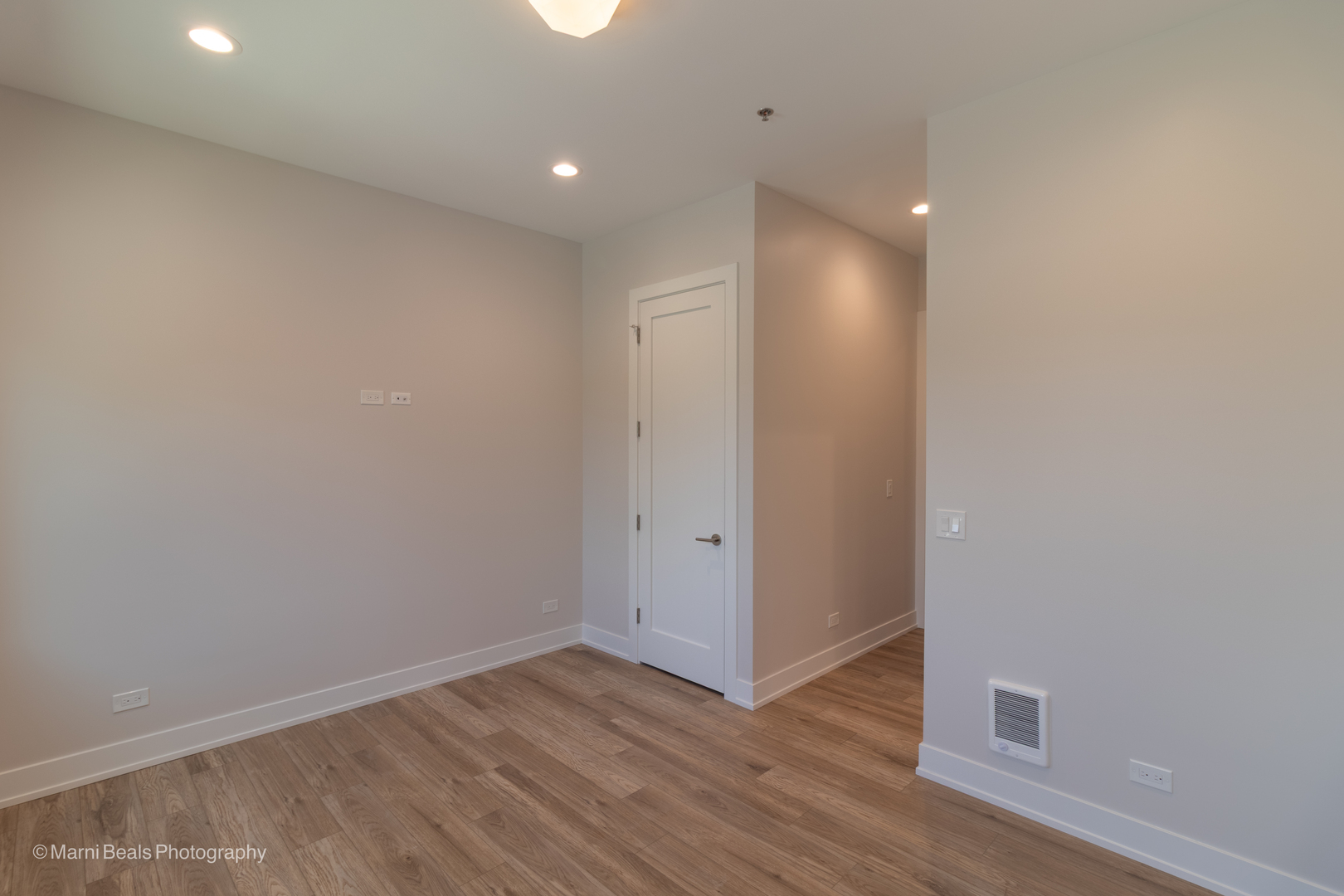 6302 S Champlain Avenue 2w Property Photo 12