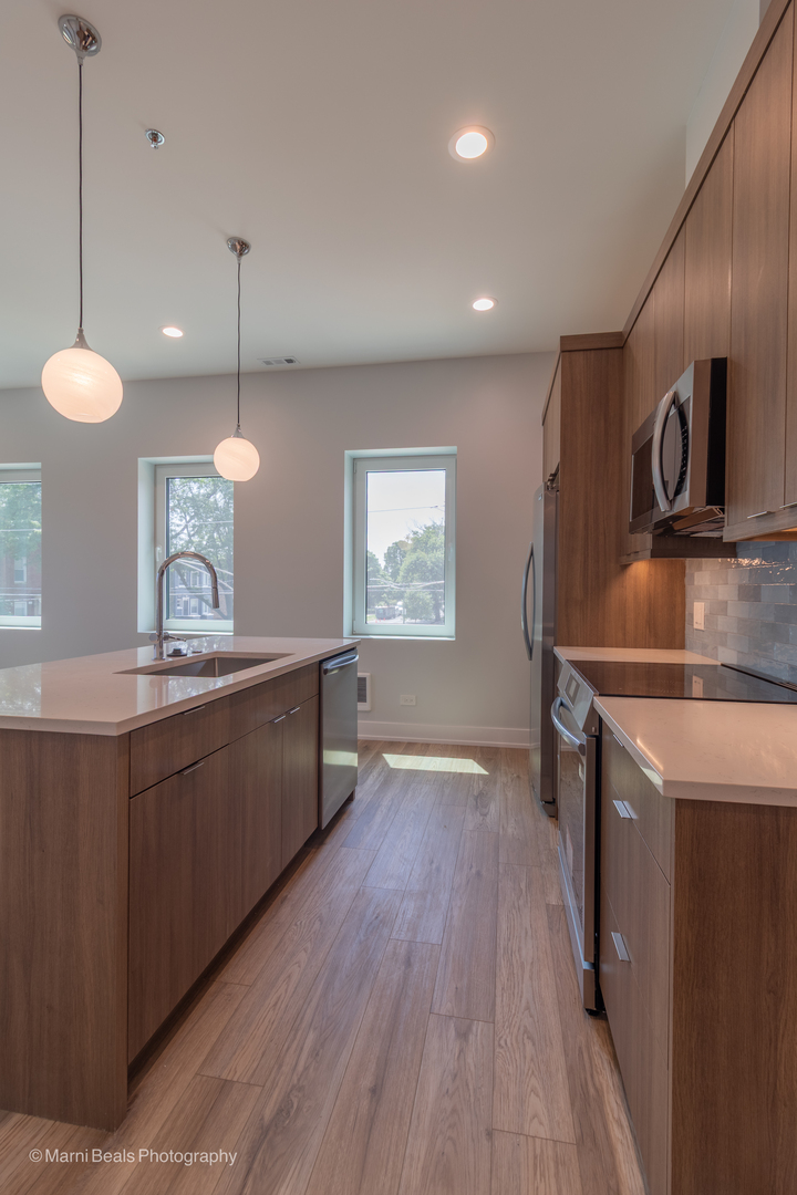 6302 S Champlain Avenue 2e Property Photo 6