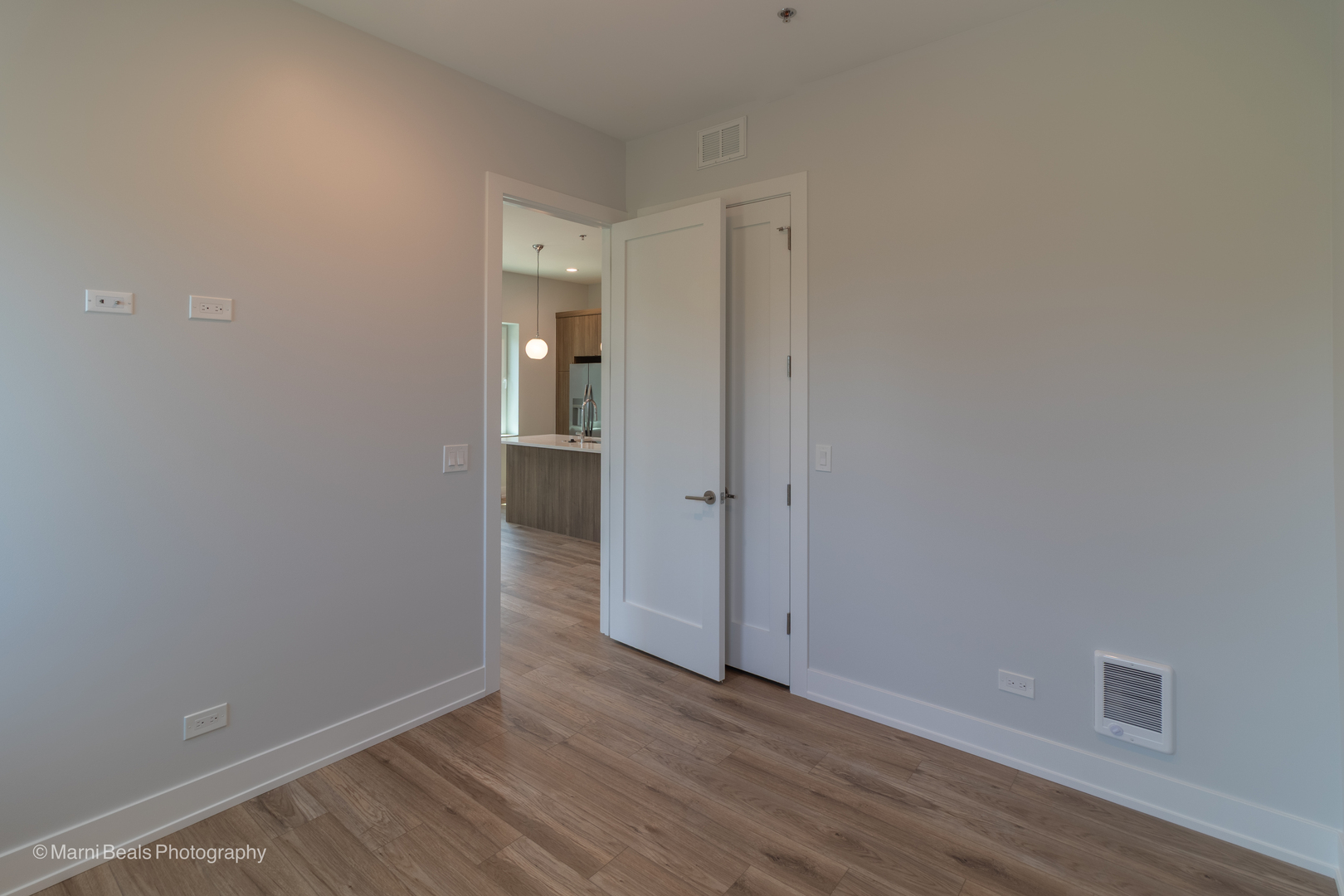 6302 S Champlain Avenue 2e Property Photo 7