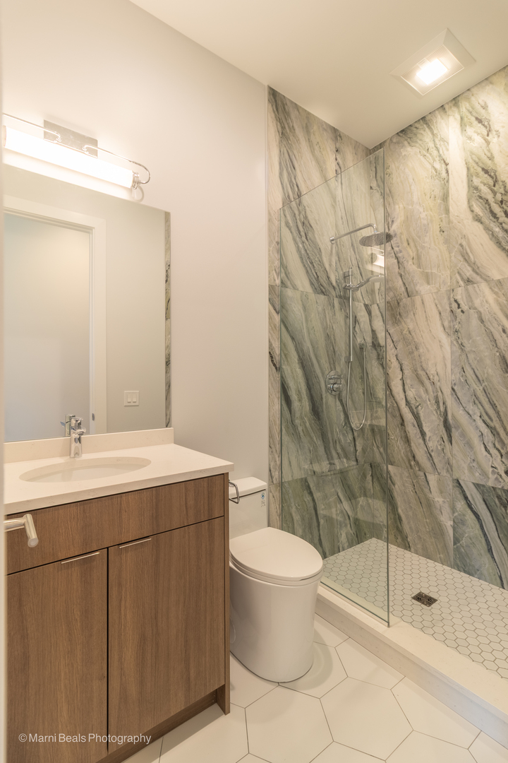 6302 S Champlain Avenue 2e Property Photo 8