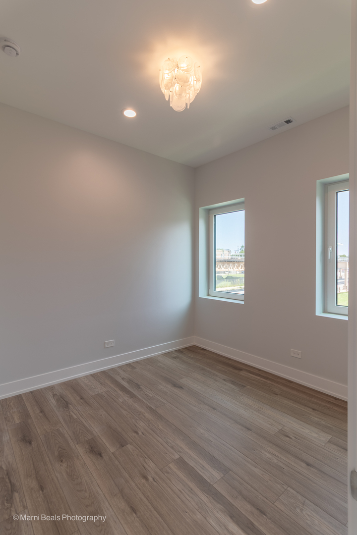 6302 S Champlain Avenue 2e Property Photo 9