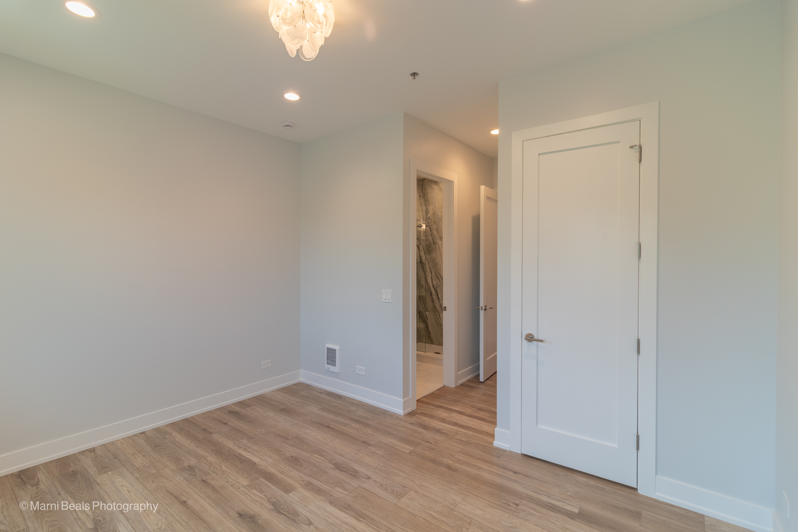 6302 S Champlain Avenue 2e Property Photo 11