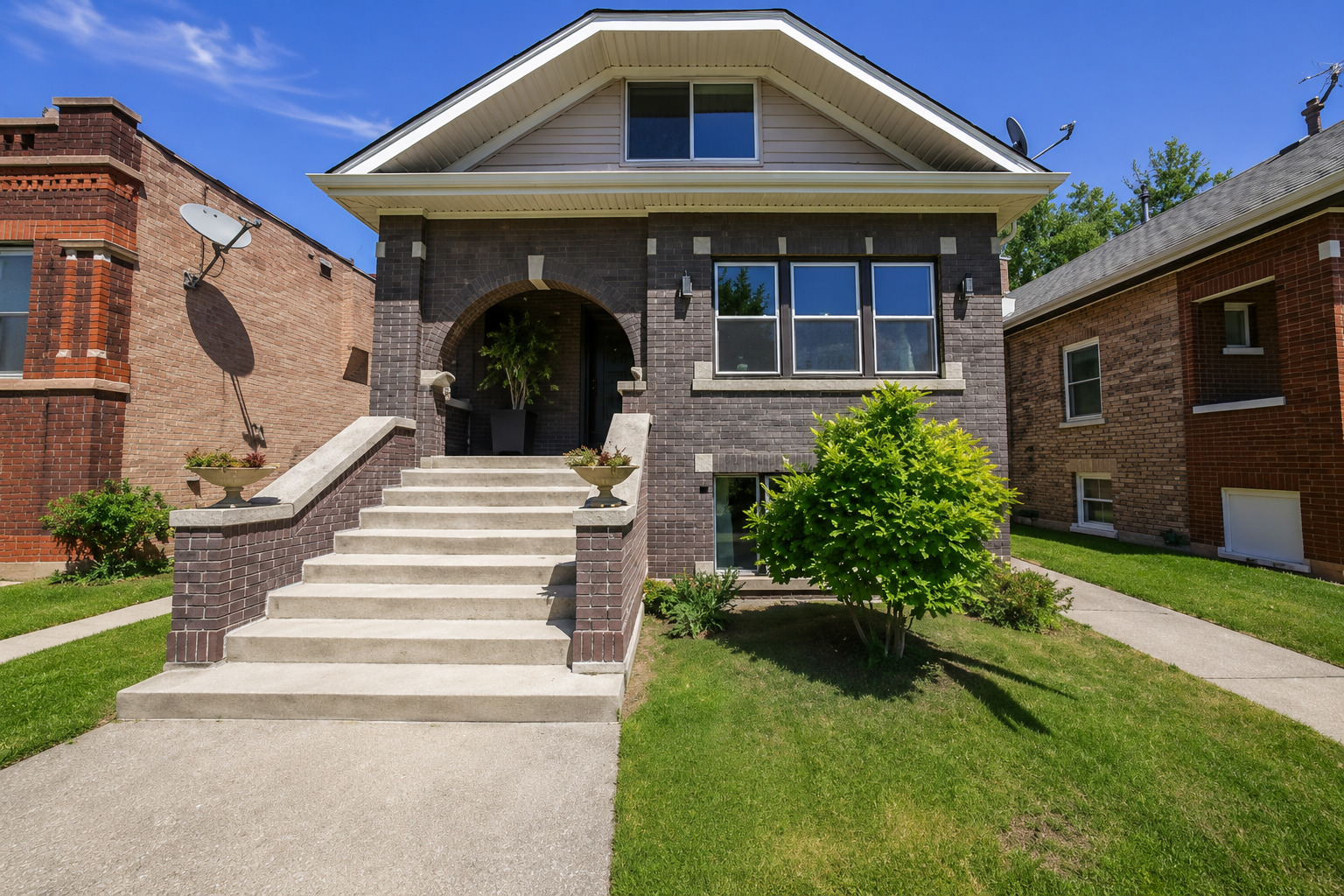 2645 Cuyler Avenue Property Photo 2