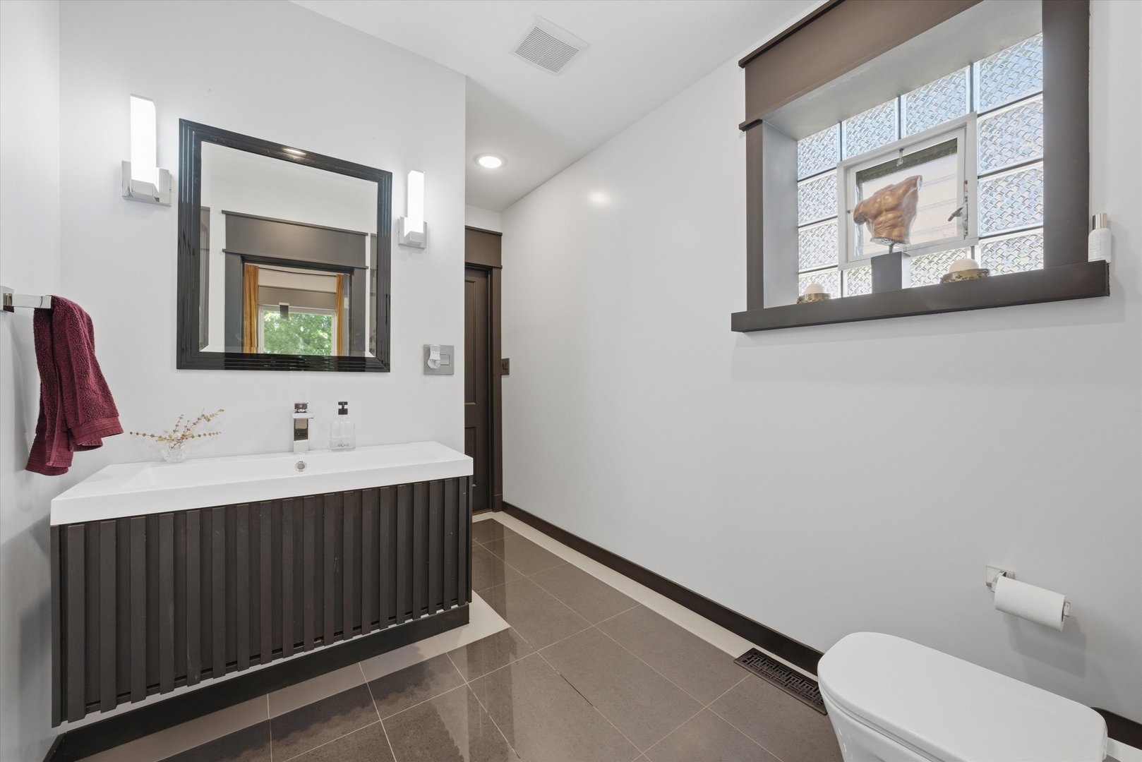 2645 Cuyler Avenue Property Photo 18