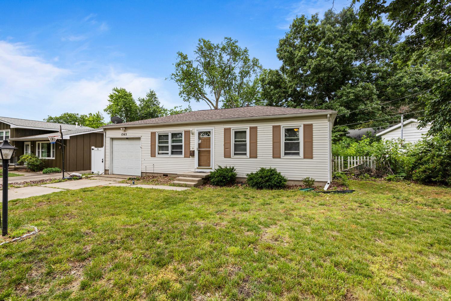 1303 Eastern Drive Property Photo 1