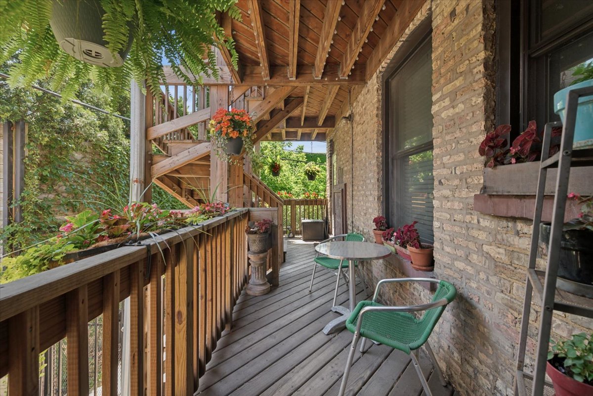 741 W Cornelia Avenue N1 Property Photo 7